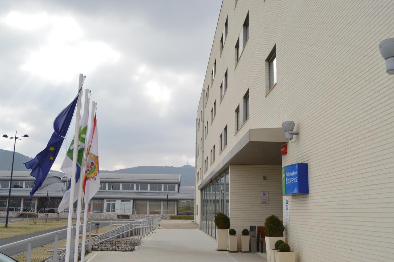 Holiday Inn Express Vitoria By Ihg Dış mekan fotoğraf