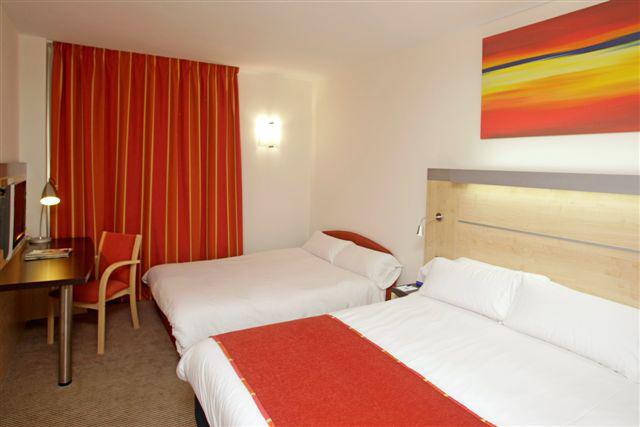 Holiday Inn Express Vitoria By Ihg Oda fotoğraf